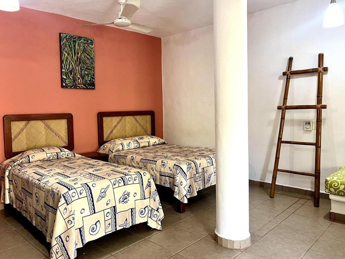 Bungalows Teka Zihuatanejo Exterior photo